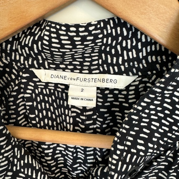 DVF silk dress, perfect for day/work/travel- anything! Black/white w silver. - Picture 2 of 2